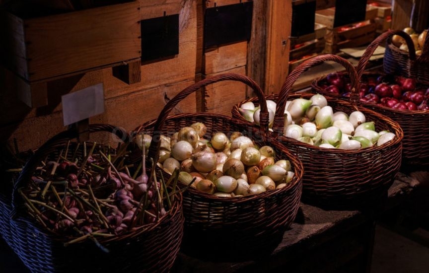 Which vegetables should not be stored next to each other