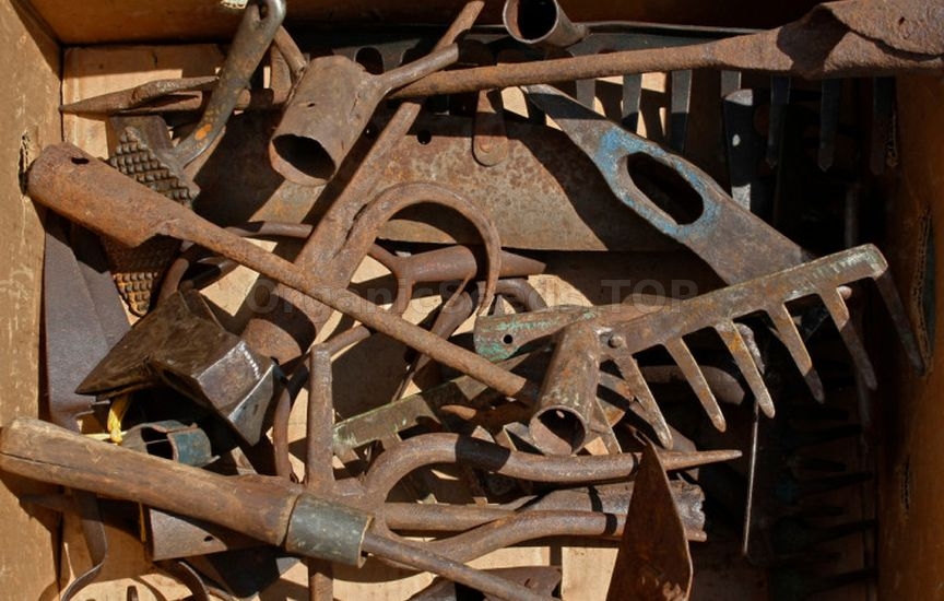 How to store tools and equipment in winter