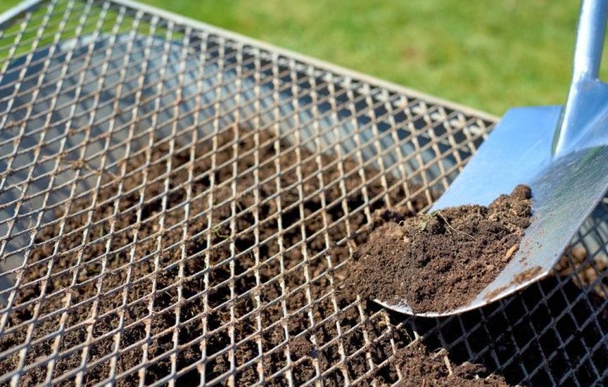 Preparation and storage of soil for seedlings